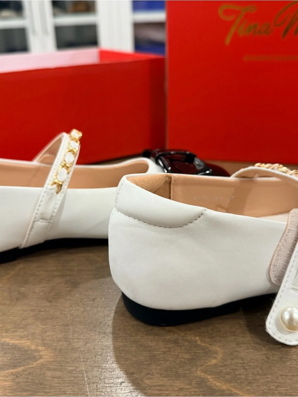 Tina Mur White and Black patent bow Mary Jane Flats size 34 Girls